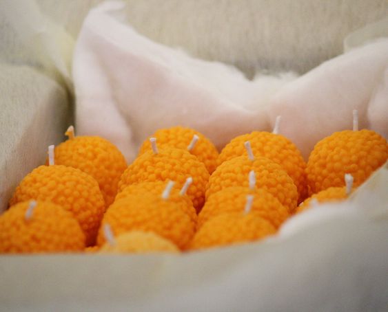 4 Moti choor ladoo mithai Candles
