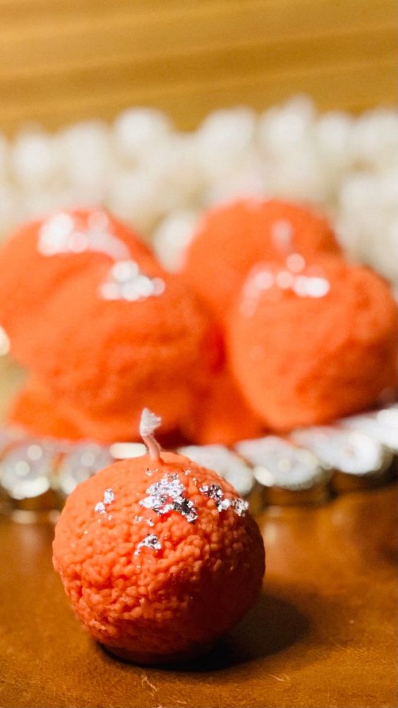 4 Moti choor ladoo mithai Candles